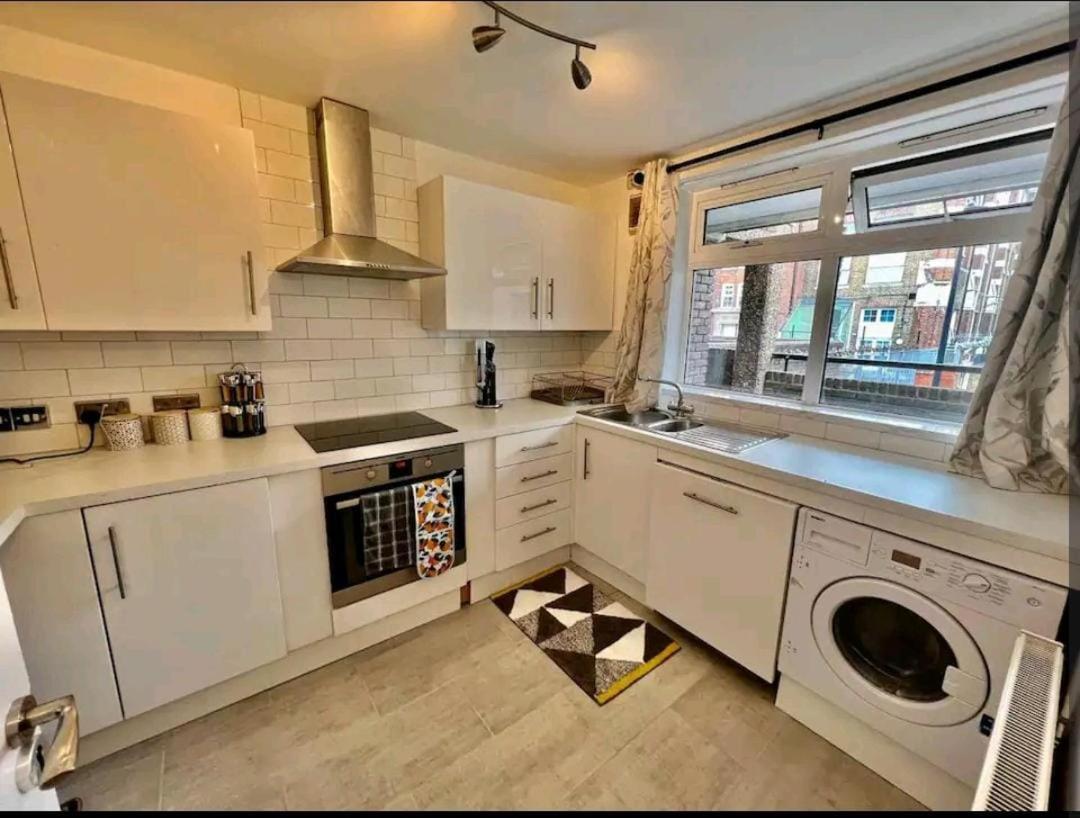 Lovely 2Br Suite In Bow, E3 London Exterior foto